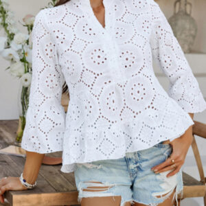 Solid color hollow v-neck three-quarter sleeve shirt