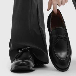 Men's leather shoes are breathable and comfortable. One foot casual loafers Business dress shoes