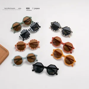 Children's glasses are fashionable with multiple  baby sunglasses, while children's sunglasses have summer frame