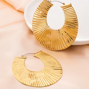 A Pair of Charming, Versatile, Exaggerated, Luxurious and High-End Women's Earrings