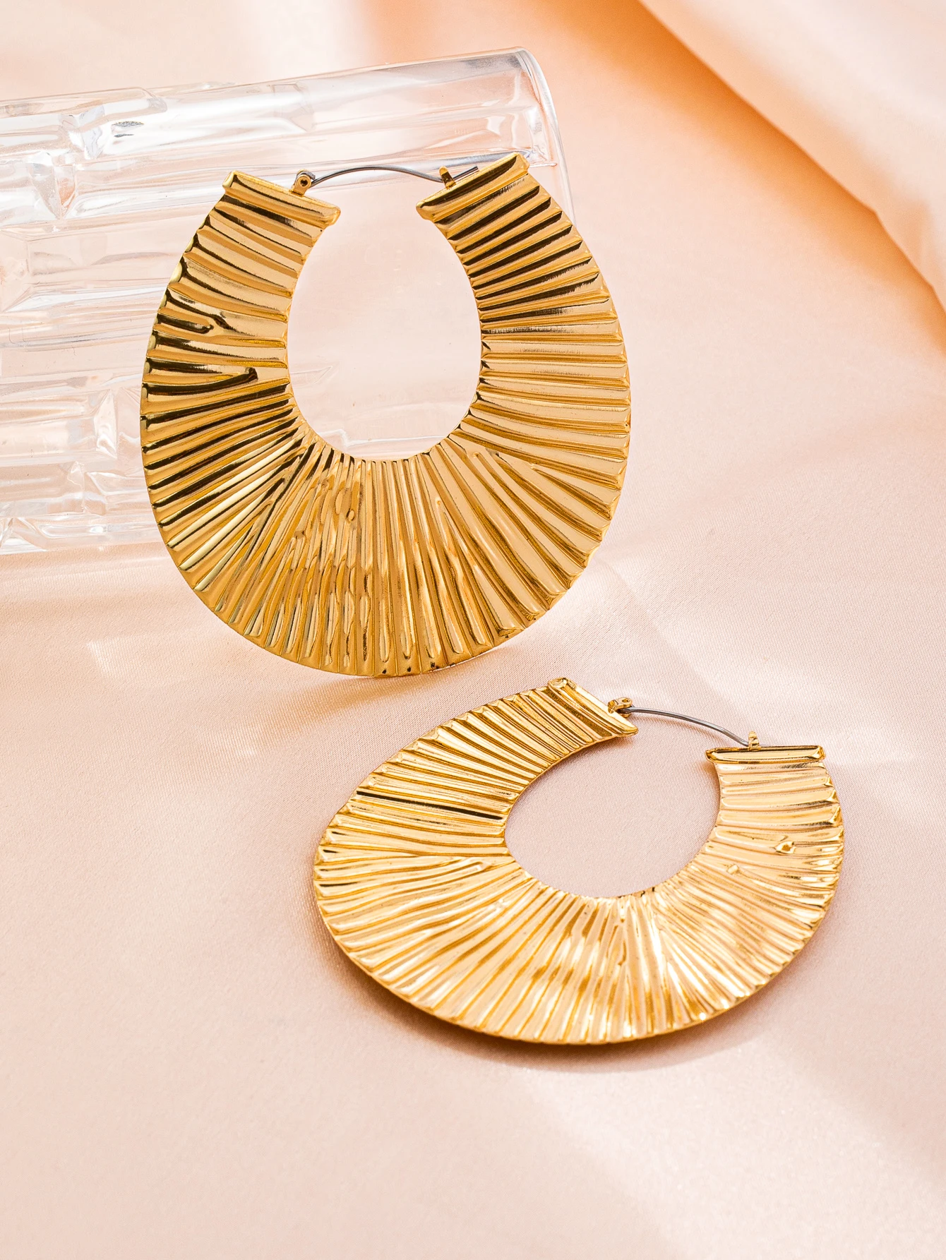 A Pair of Charming, Versatile, Exaggerated, Luxurious and High-End Women's Earrings - Image 6