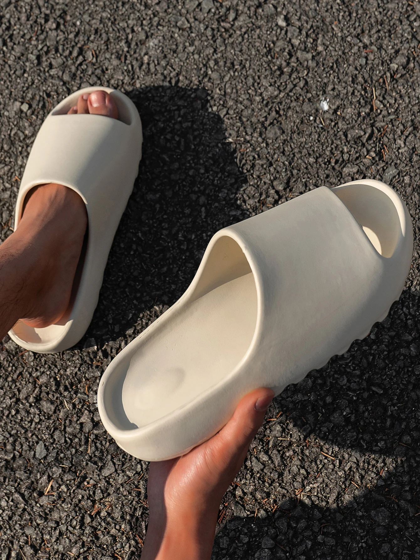 Men's Summer Casual Simple Fashion Flat Eva One-Piece Beach Slippers for Outdoor and Home Use, Large Size, Lightweight and Comfortable Slide-On Slippers - Image 2
