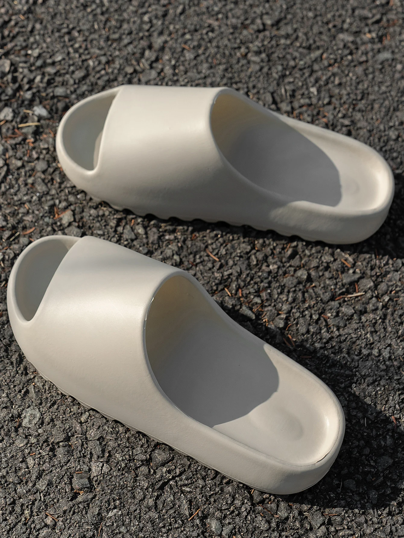 Men's Summer Casual Simple Fashion Flat Eva One-Piece Beach Slippers for Outdoor and Home Use, Large Size, Lightweight and Comfortable Slide-On Slippers - Image 5