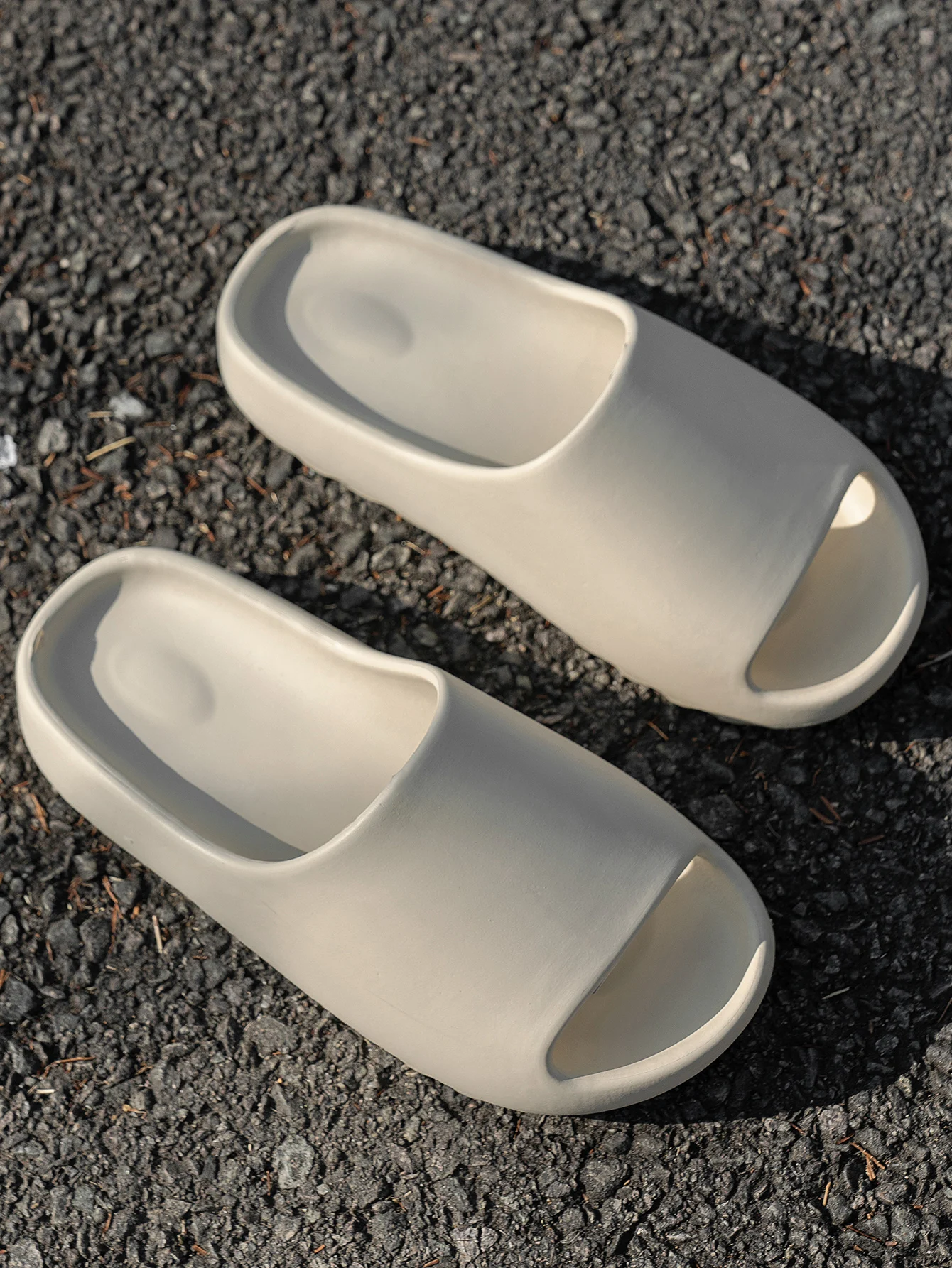 Men's Summer Casual Simple Fashion Flat Eva One-Piece Beach Slippers for Outdoor and Home Use, Large Size, Lightweight and Comfortable Slide-On Slippers - Image 4
