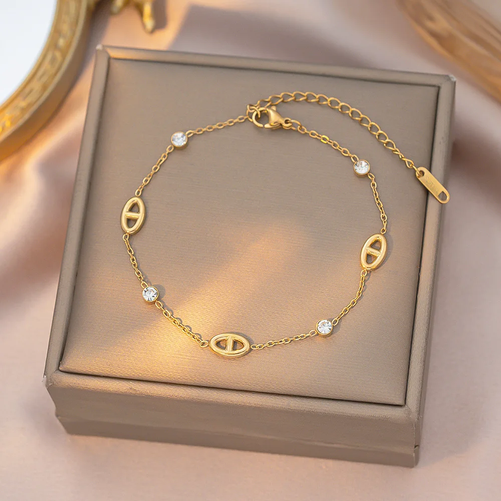 French-style minimalist white diamond pig-nose titanium steel women's exquisite, simple, versatile, high-end collar chain set - Image 2
